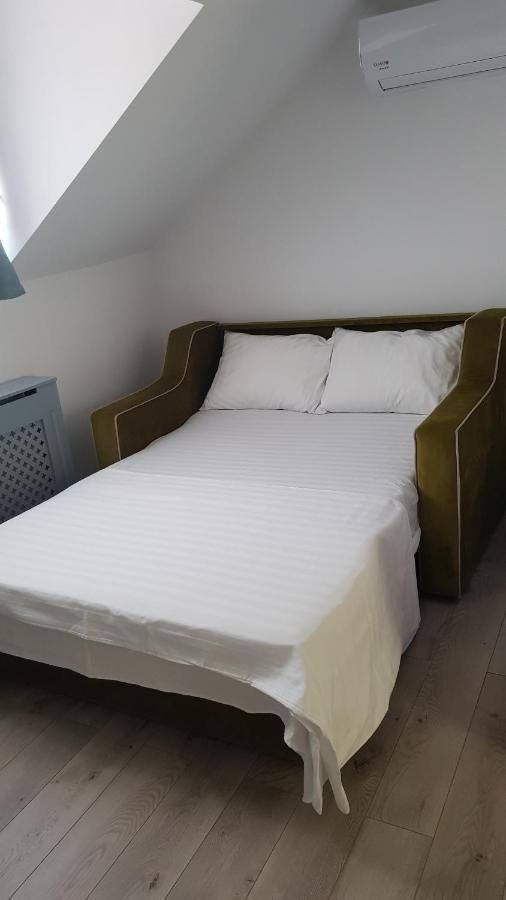 Apart Hotel Fresh オラデア エクステリア 写真